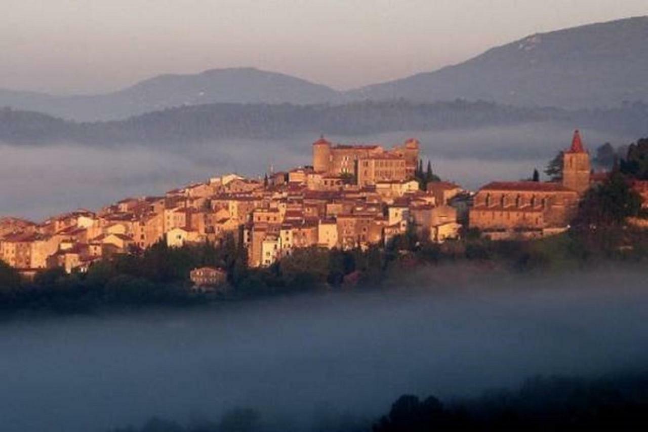 Bastide Provençale Les Mûriers d'Engaspaty Seillans Exterior foto