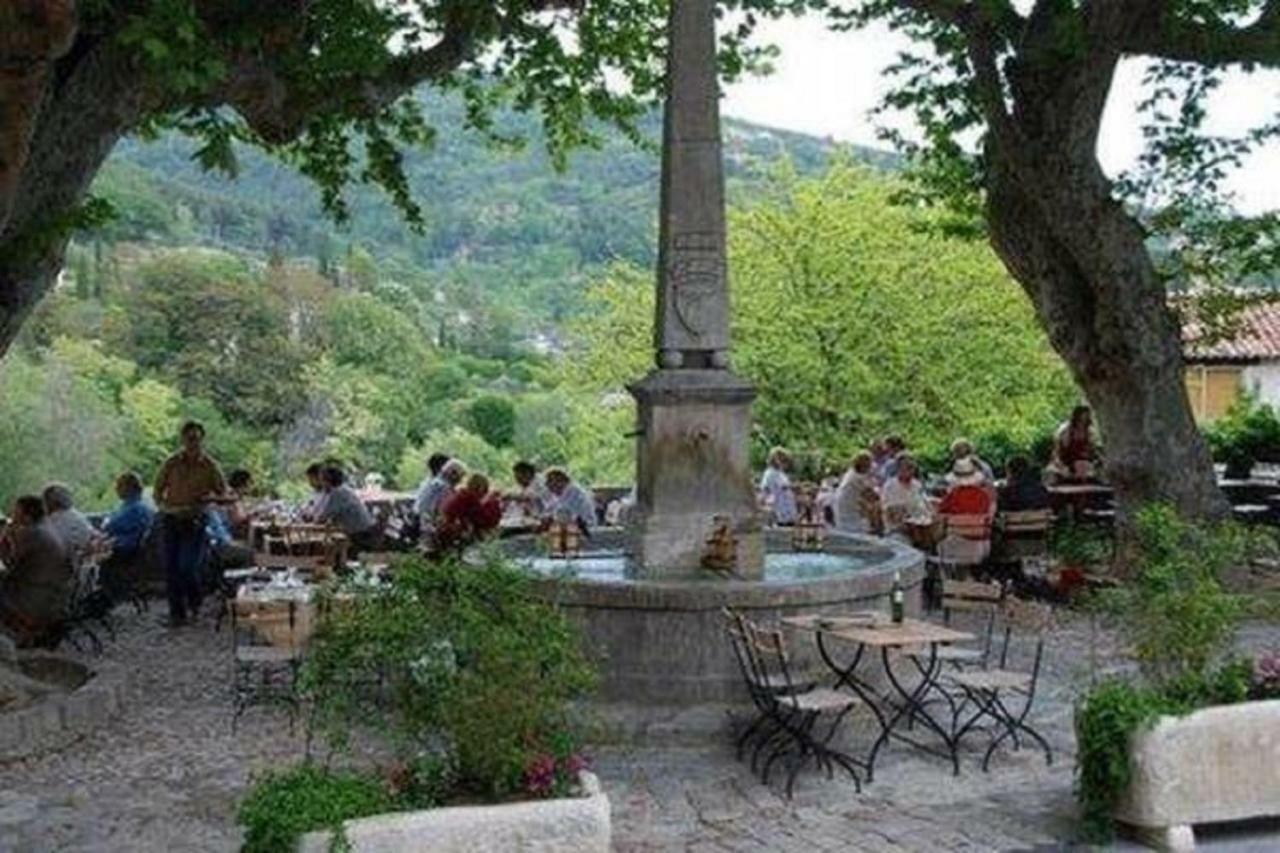 Bastide Provençale Les Mûriers d'Engaspaty Seillans Exterior foto